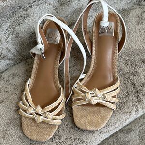 Dolce Vita Women's Cream and Tan Knotted Sandals